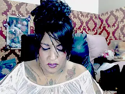 Snapshot of Indiancatz2 chatting on October 26, 2025, 2:39 pm Indiancatz2 online show from October 26, 2025, 2:39 pm