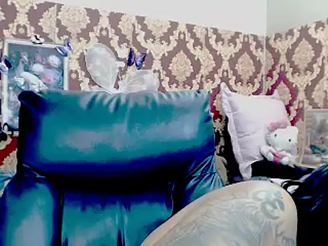 Snapshot of Indiancatz2 chatting on October 23, 2025, 3:32 pm Indiancatz2 online show from October 23, 2025, 3:32 pm