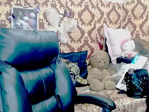 Snapshot of Indiancatz2 chatting on October 31, 2025, 3:30 pm Indiancatz2 online show from October 31, 2025, 3:30 pm