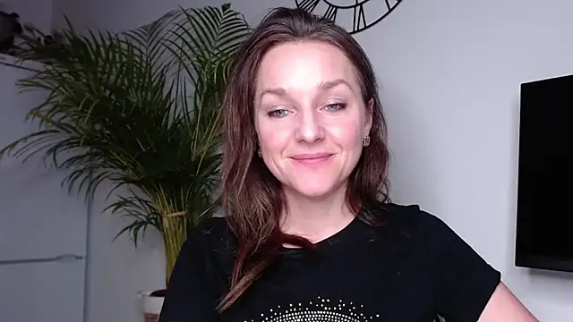 Snapshot of AliciaDesire chatting on February 10, 2025, 6:13 pm AliciaDesire online show from February 10, 2025, 6:13 pm