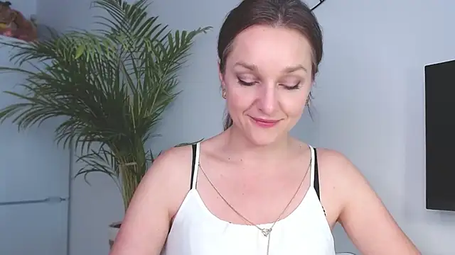 Snapshot of AliciaDesire chatting on January 23, 2025, 11:04 am AliciaDesire online show from January 23, 2025, 11:04 am