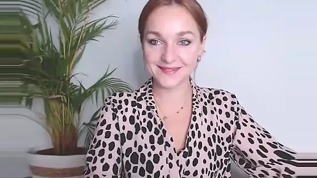 Snapshot of AliciaDesire chatting on November 13, 2025, 7:01 am AliciaDesire online show from November 13, 2025, 7:01 am