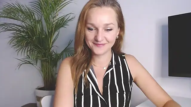 Snapshot of AliciaDesire chatting on October 29, 2025, 7:07 am AliciaDesire online show from October 29, 2025, 7:07 am