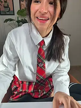 Snapshot of Adriennesexxx chatting on May 22, 2026, 9:29 am Adriennesexxx online show from May 22, 2026, 9:29 am