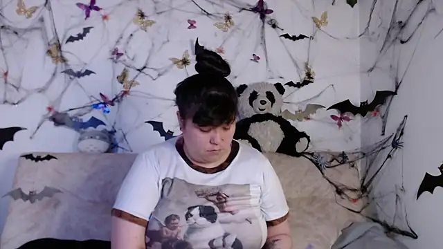 Snapshot of LennaTurnerr chatting on October 8, 2025, 7:47 pm LennaTurnerr online show from October 8, 2025, 7:47 pm