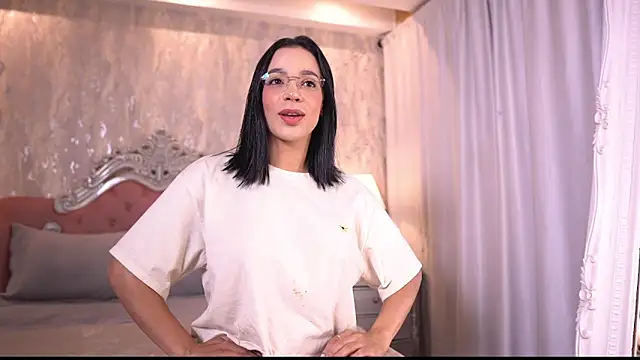 AngelineConnor online show from March 6, 2026, 11:44 pm