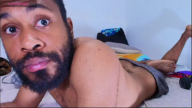 Snapshot of KaelMoreau chatting on December 1, 2025, 2:23 am KaelMoreau online show from December 1, 2025, 2:23 am