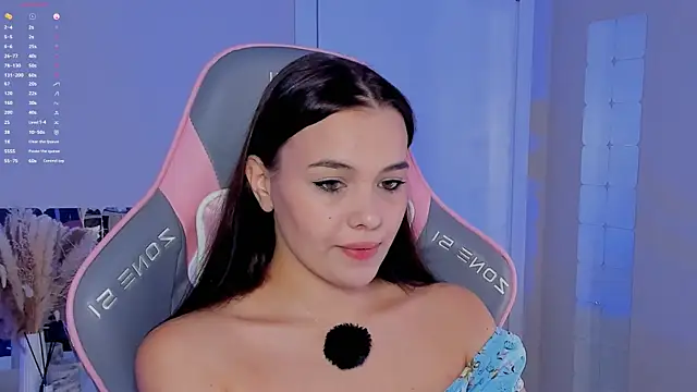 Snapshot of _Sweetie_ chatting on November 21, 2025, 8:02 am Sweetie online show from November 21, 2025, 8:02 am