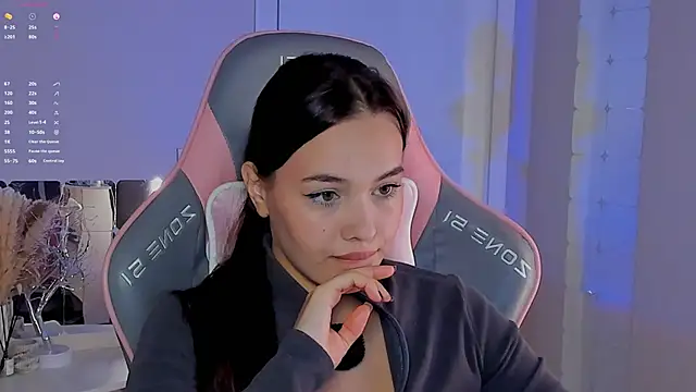 Snapshot of _Sweetie_ chatting on November 19, 2025, 11:32 am Sweetie online show from November 19, 2025, 11:32 am