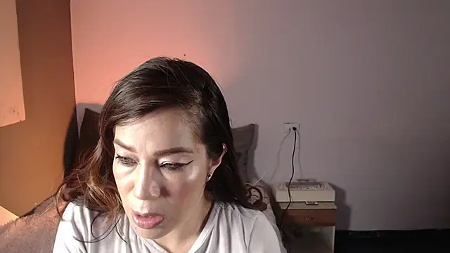 Miiaa wallace online show from February 4, 2025, 8:49 pm