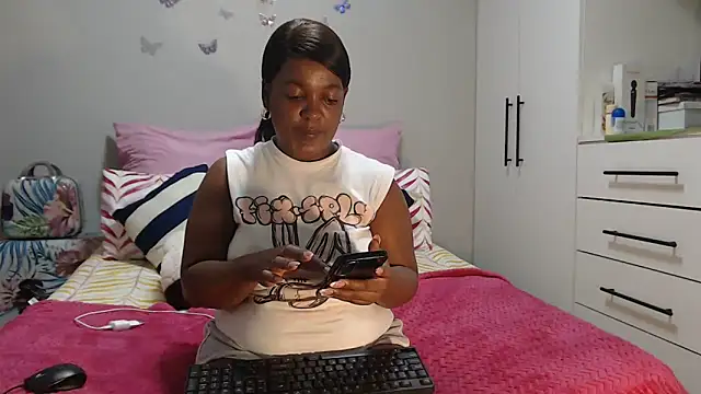 Amberbela online show from May 21, 2026, 4:32 am