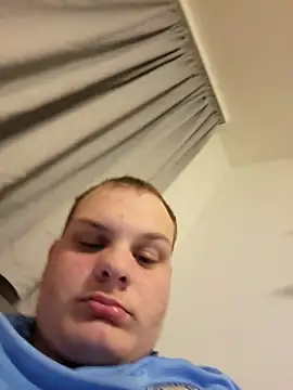 Nicolasjlhkjzl online show from April 8, 2026, 7:37 pm