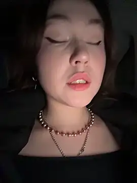 Snapshot of Peachy_Dream chatting on February 7, 2026, 6:05 pm Peachy Dream online show from February 7, 2026, 6:05 pm