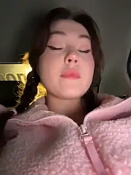 Snapshot of Peachy_Dream chatting on October 29, 2025, 6:07 pm Peachy Dream online show from October 29, 2025, 6:07 pm