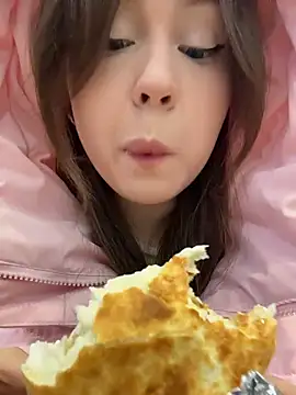 Snapshot of Peachy_Dream chatting on January 9, 2026, 1:40 pm Peachy Dream online show from January 9, 2026, 1:40 pm