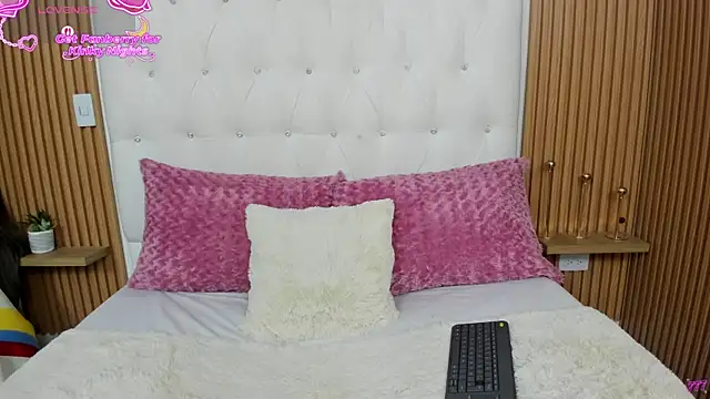Snapshot of MartinaWestt chatting on July 4, 2026, 1:12 am MartinaWestt online show from July 4, 2026, 1:12 am