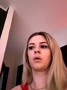 Snapshot of Love_Bri chatting on November 26, 2025, 10:15 am Love Bri online show from November 26, 2025, 10:15 am