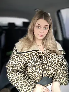 Snapshot of Love_Bri chatting on March 12, 2025, 6:18 am Love Bri online show from March 12, 2025, 6:18 am