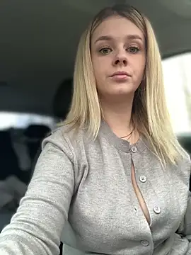 Snapshot of Love_Bri chatting on November 5, 2025, 10:07 am Love Bri online show from November 5, 2025, 10:07 am