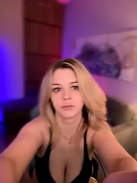 Snapshot of Love_Bri chatting on October 28, 2025, 10:36 am Love Bri online show from October 28, 2025, 10:36 am