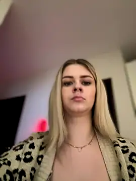 Snapshot of Love_Bri chatting on November 12, 2025, 10:08 am Love Bri online show from November 12, 2025, 10:08 am