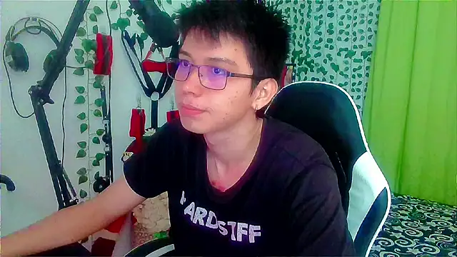 Snapshot of Andy_gray chatting on December 1, 2025, 2:40 pm Andy gray online show from December 1, 2025, 2:40 pm