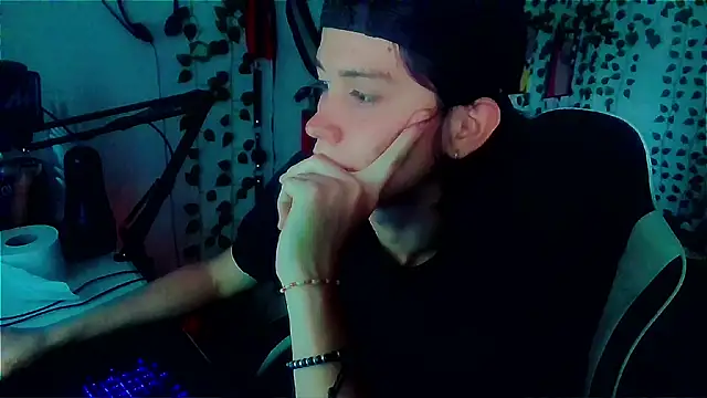 Snapshot of Andy_gray chatting on April 14, 2026, 6:35 pm Andy gray online show from April 14, 2026, 6:35 pm