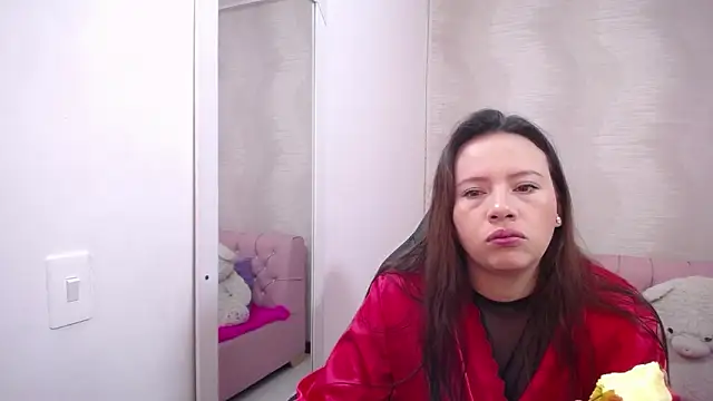 lauraguzman online show from March 20, 2025, 1:24 am