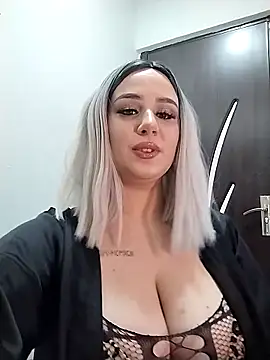 Snapshot of AdelinaJude chatting on February 6, 2026, 10:17 pm AdelinaJude online show from February 6, 2026, 10:17 pm