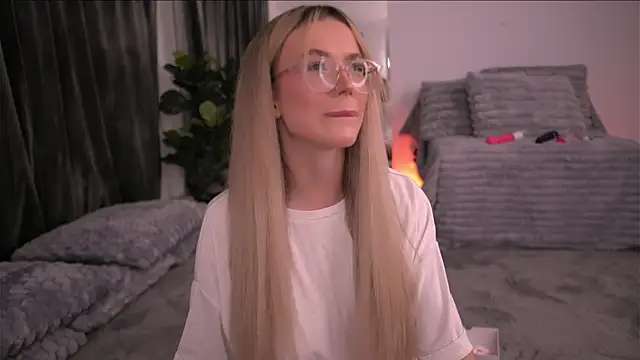 KylieJoyce online show from November 8, 2025, 9:51 pm