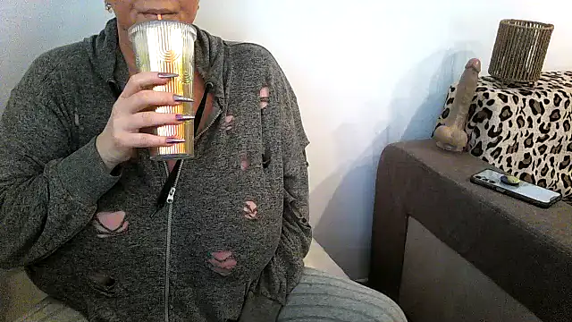 hotsierra4u online show from April 7, 2026, 9:22 am