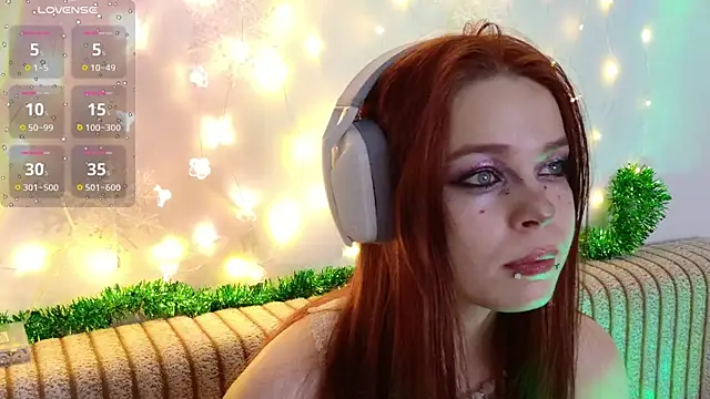 Snapshot of ValBae chatting on December 15, 2025, 10:04 pm ValBae online show from December 15, 2025, 10:04 pm