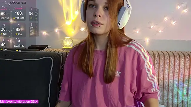 Snapshot of ValBae chatting on November 19, 2025, 9:59 pm ValBae online show from November 19, 2025, 9:59 pm