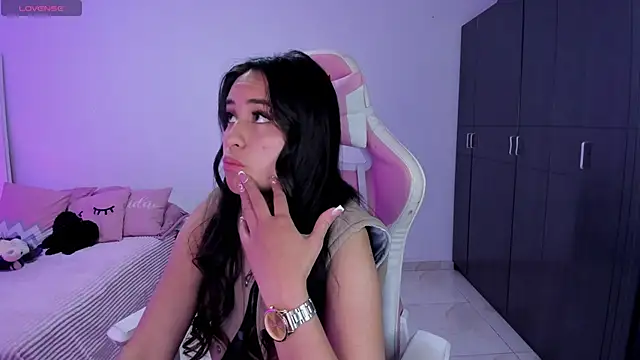 Snapshot of Tinylottie chatting on November 6, 2025, 1:53 am Tinylottie online show from November 6, 2025, 1:53 am