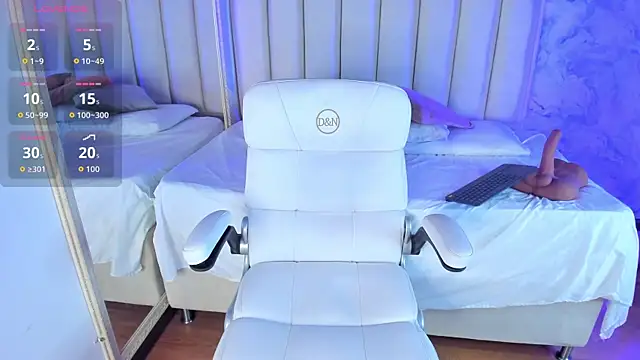 Snapshot of Pamela_Moreno_ chatting on January 8, 2026, 4:57 pm Pamela Moreno online show from January 8, 2026, 4:57 pm