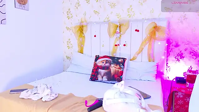 Mia-Monroe online show from December 19, 2025, 8:11 pm