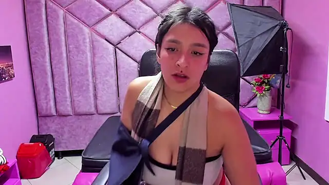 Snapshot of Sarah_Hornny chatting on March 9, 2025, 3:22 am Sarah Hornny online show from March 9, 2025, 3:22 am