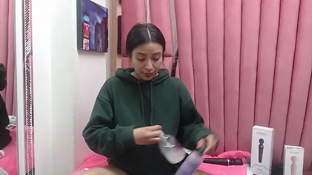 Snapshot of Sarah_Hornny chatting on September 20, 2025, 3:44 am Sarah Hornny online show from September 20, 2025, 3:44 am