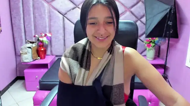 Snapshot of Sarah_Hornny chatting on March 11, 2025, 3:04 am Sarah Hornny online show from March 11, 2025, 3:04 am