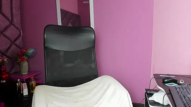 Snapshot of Sarah_Hornny chatting on March 9, 2025, 7:12 am Sarah Hornny online show from March 9, 2025, 7:12 am