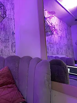 AbyThompson online show from November 30, 2025, 9:59 pm