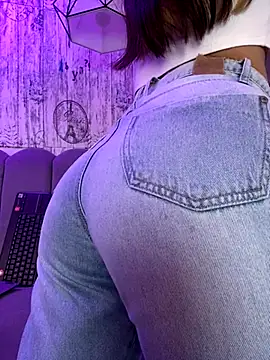 AbyThompson online show from October 16, 2025, 6:16 pm