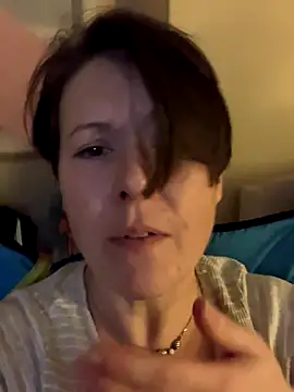 Snapshot of KatieBARBiE98 chatting on December 13, 2025, 8:37 pm KatieBARBiE98 online show from December 13, 2025, 8:37 pm