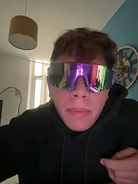 calleaaaa online show from November 14, 2025, 8:51 am