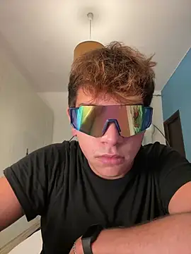 calleaaaa online show from November 16, 2025, 3:39 pm