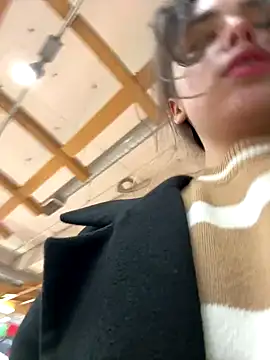 pantyless online show from September 27, 2025, 10:49 pm