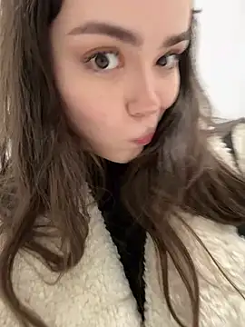 pantyless online show from February 3, 2026, 12:32 am