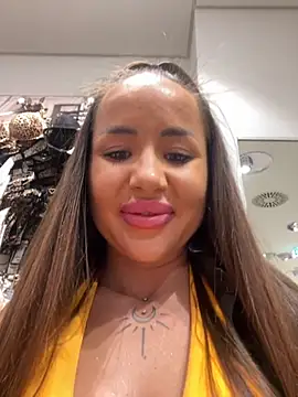 Snapshot of beautydiamond chatting on September 19, 2025, 10:08 am beautydiamond online show from September 19, 2025, 10:08 am