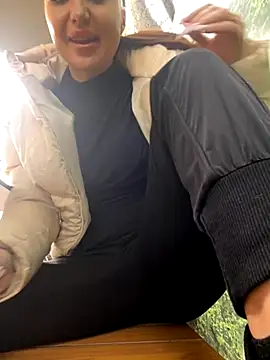 Snapshot of beautydiamond chatting on November 13, 2025, 10:08 am beautydiamond online show from November 13, 2025, 10:08 am