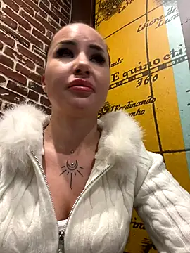 Snapshot of beautydiamond chatting on December 15, 2025, 9:37 am beautydiamond online show from December 15, 2025, 9:37 am